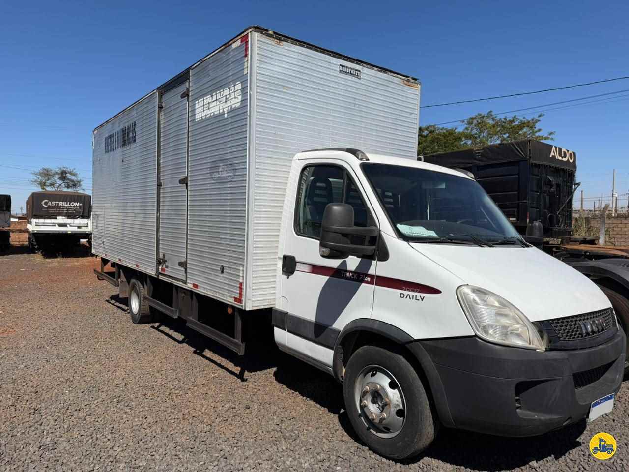 CAMINHAO IVECO DAILY 70c17 Baú Furgão Toco 4x2 Paulinho Caminhões RIO VERDE GOIAS GO
